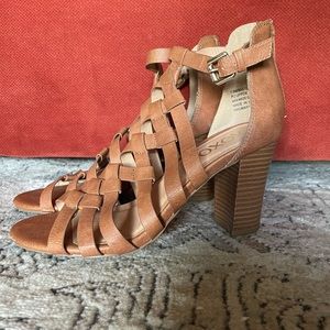 XOXO tan 3in heel